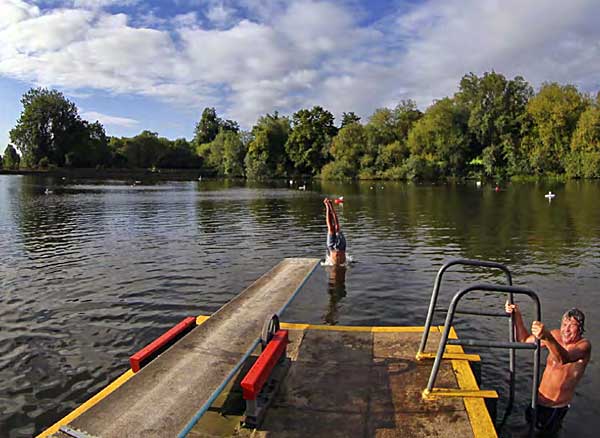 Brockwell Lido swimmers go to Hampstead Ponds