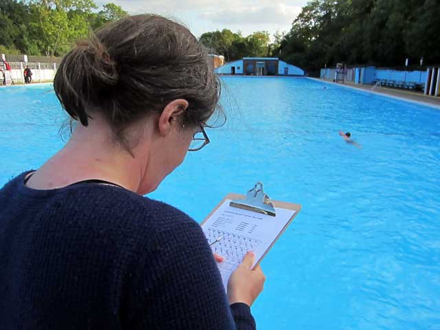 Corinne keeping score at Tooting Bec Lido