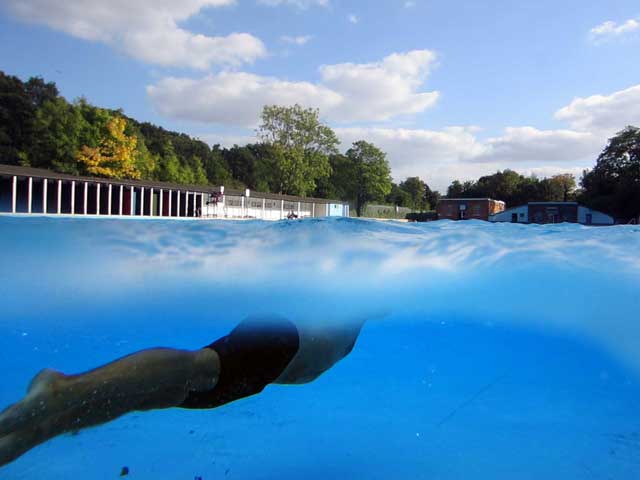 Blue skies at Tooting Bec Lido